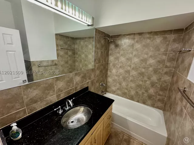 3-bedroom home for rent in North Miami - 2408 NE 135th St 2408 - MondialRealty