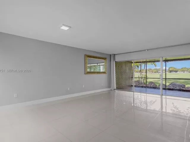4-bedroom home for sale in Miami - 14357 Kendale Lakes Cir - MondialRealty