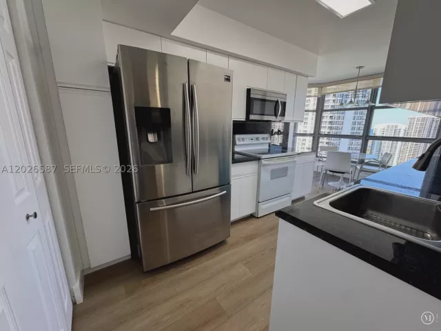 2-bedroom condo for rent in Aventura - 3530 Mystic Pointe Dr 2709 - MondialRealty