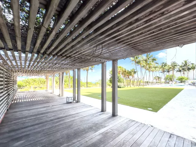 1-bedroom condo for sale in Miami Beach - 6801 Collins Ave 708 - MondialRealty