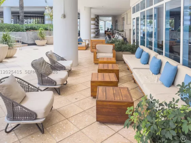 1-bedroom condo for sale in Miami Beach - 6801 Collins Ave 708 - MondialRealty