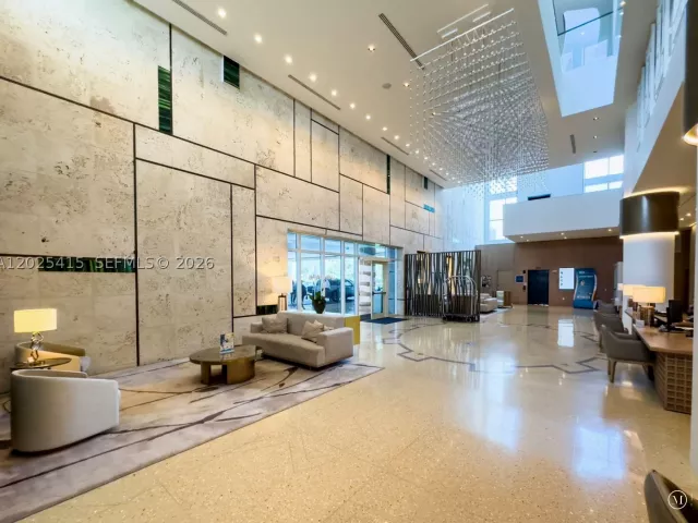 1-bedroom condo for sale in Miami Beach - 6801 Collins Ave 708 - MondialRealty