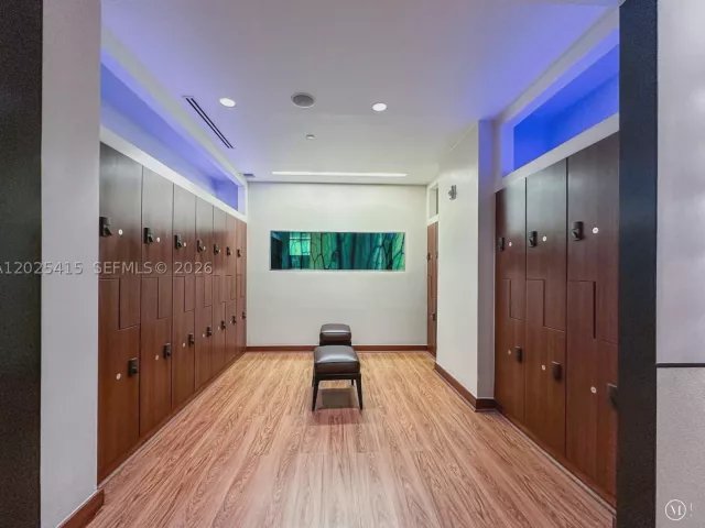 1-bedroom condo for sale in Miami Beach - 6801 Collins Ave 708 - MondialRealty