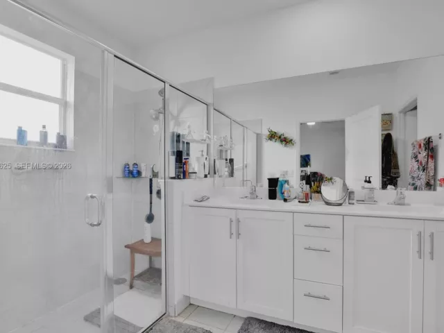 3-bedroom home for sale in Miami - 21460 SW 127th Pl - MondialRealty