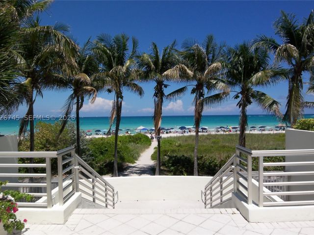 2-bedroom condo for rent in Miami Beach - 5151 Collins Ave 519 - MondialRealty