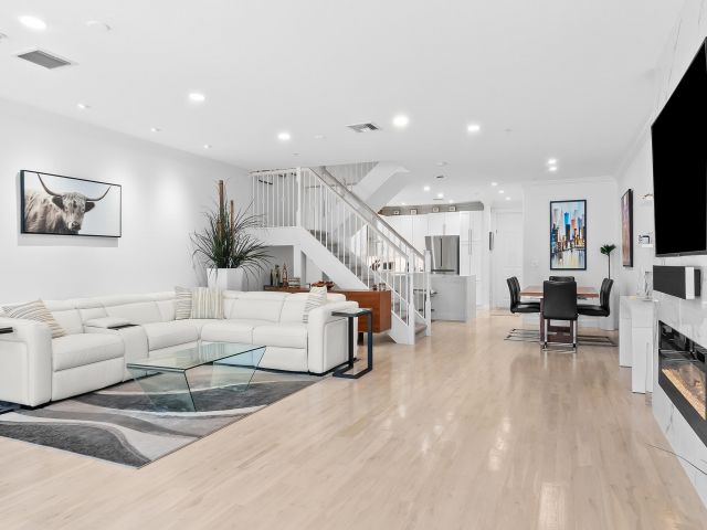 4-bedroom home for sale in Fort Lauderdale - 1806 NE 26th Avenue - MondialRealty