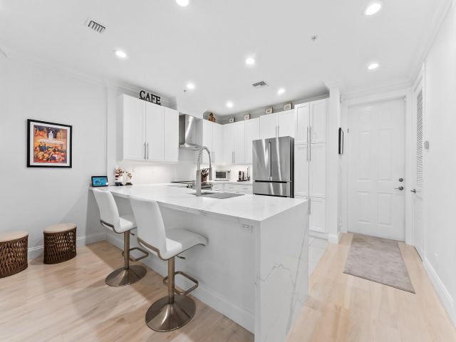 4-bedroom home for sale in Fort Lauderdale - 1806 NE 26th Avenue - MondialRealty