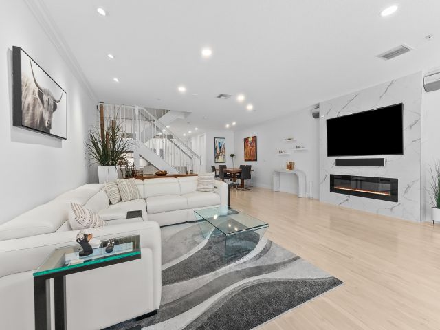 4-bedroom home for sale in Fort Lauderdale - 1806 NE 26th Avenue - MondialRealty