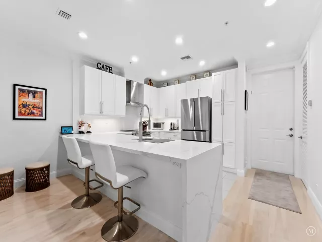 4-bedroom home for sale in Fort Lauderdale - 1806 NE 26th Avenue - MondialRealty