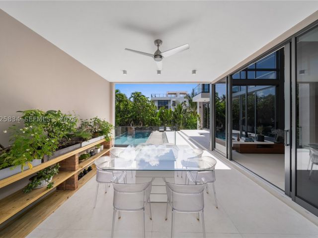 5-bedroom home for sale in Key Biscayne - 571 Glenridge Rd - MondialRealty