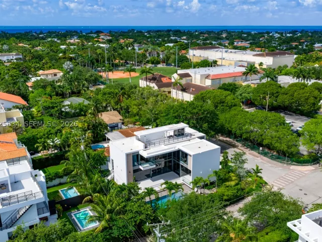 5-bedroom home for sale in Key Biscayne - 571 Glenridge Rd - MondialRealty