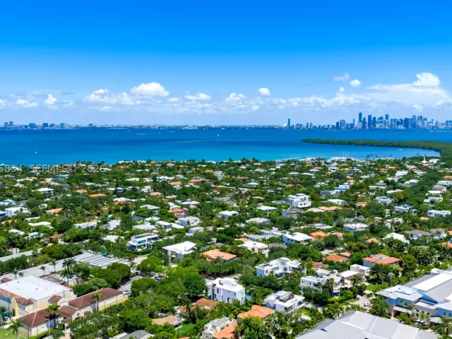 5-bedroom home for sale in Key Biscayne - 571 Glenridge Rd - MondialRealty