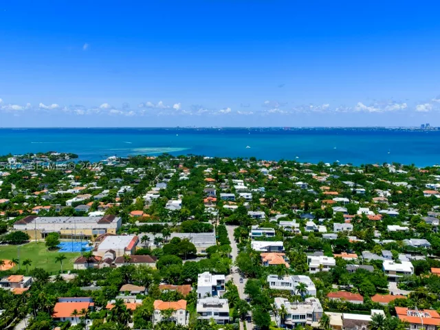 5-bedroom home for sale in Key Biscayne - 571 Glenridge Rd - MondialRealty