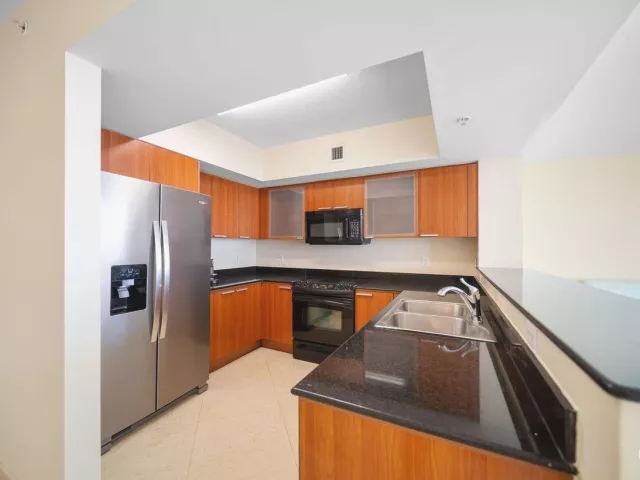 2-bedroom condo for sale in Sunny Isles Beach - 16699 Collins Avenue 3407 - MondialRealty