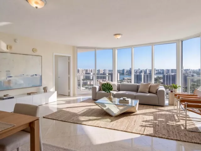 2-bedroom condo for sale in Sunny Isles Beach - 16699 Collins Avenue 3407 - MondialRealty
