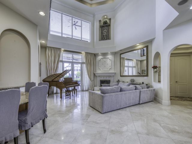 5-bedroom home for sale in Delray Beach - 945 Cypress Drive - MondialRealty
