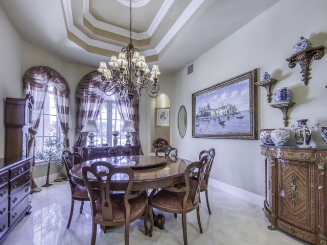 5-bedroom home for sale in Delray Beach - 945 Cypress Drive - MondialRealty
