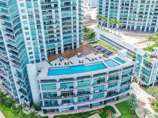 3-bedroom condo for sale in Miami - 92 SW 3rd St 1803 - MondialRealty