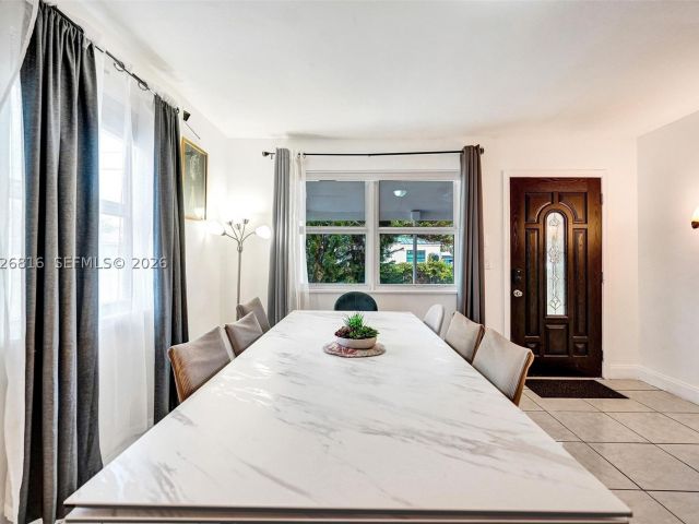 4-bedroom home for rent in Hallandale Beach - 712 SW 7th terr - MondialRealty