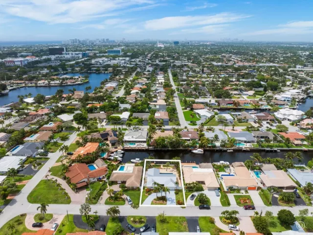 3-bedroom home for sale in Pompano Beach - 620 SE 11th St - MondialRealty