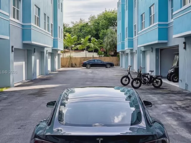 3-bedroom home for rent in Fort Lauderdale - 824 SE 12th Ct 854 - MondialRealty