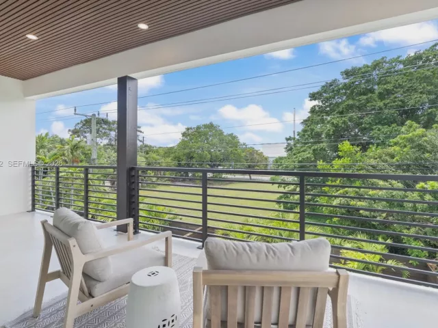 3-bedroom home for sale in Fort Lauderdale - 1319 NE 13th Ave - MondialRealty
