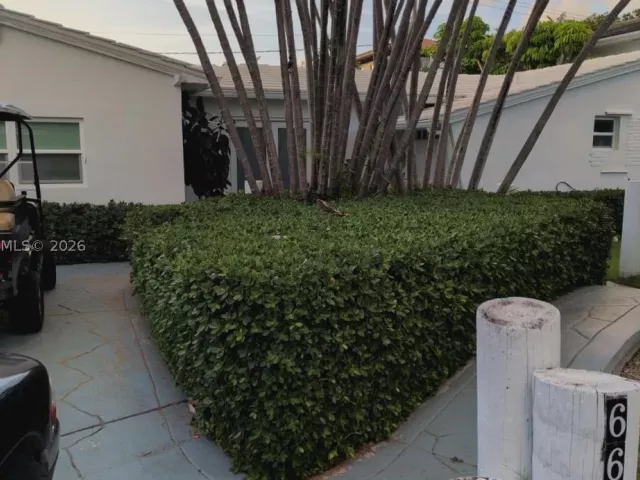 4-bedroom home for rent in Key Biscayne - 665 Allendale Rd - MondialRealty
