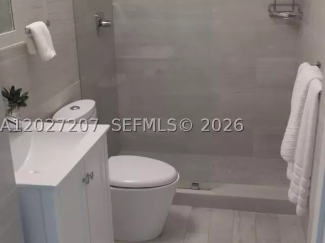 4-bedroom home for rent in Key Biscayne - 665 Allendale Rd - MondialRealty