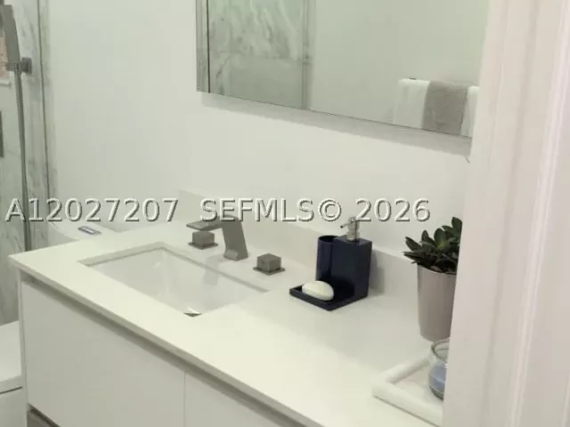 4-bedroom home for rent in Key Biscayne - 665 Allendale Rd - MondialRealty