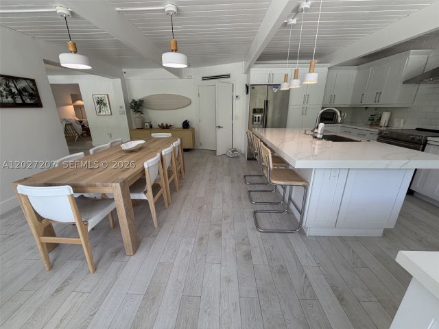 4-bedroom home for rent in Key Biscayne - 665 Allendale Rd - MondialRealty