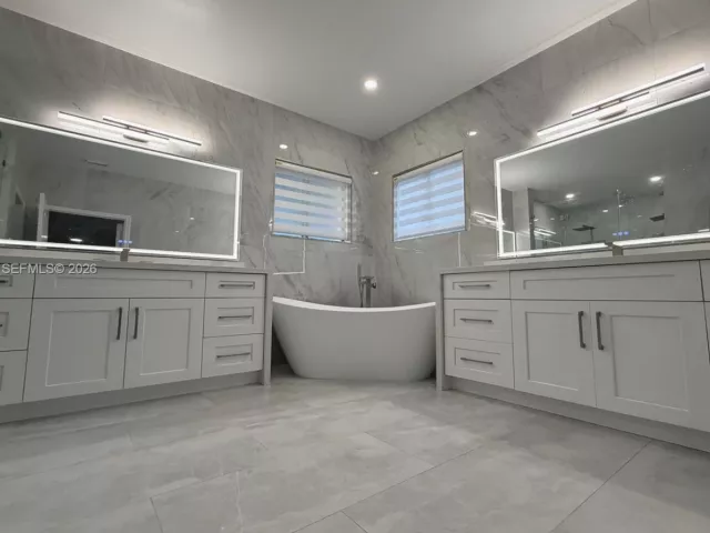 5-bedroom home for rent in Miami - 14407 SW 158th Path - MondialRealty