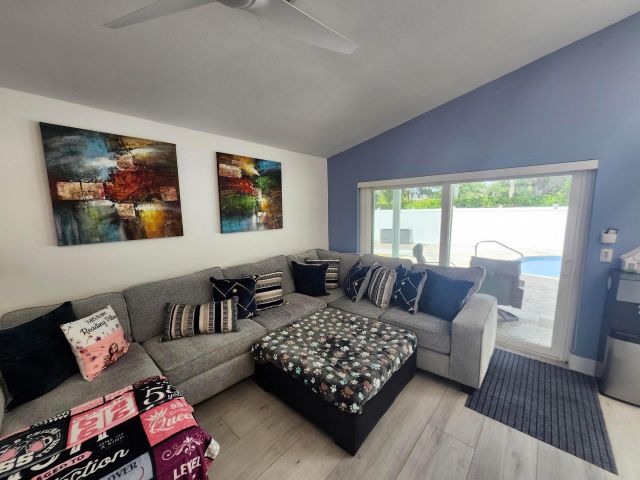 3-bedroom home for sale in Pembroke Pines - 1582 NW 135th Avenue - MondialRealty