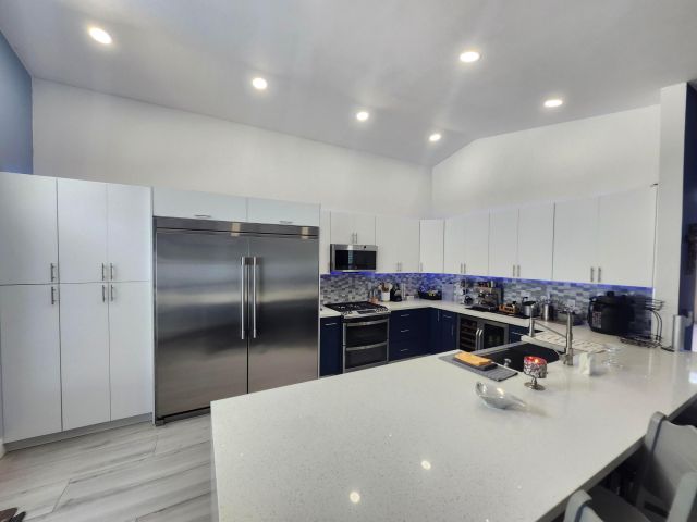 3-bedroom home for sale in Pembroke Pines - 1582 NW 135th Avenue - MondialRealty