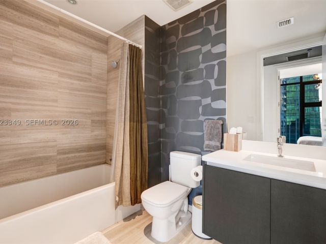 2-bedroom condo for sale in Miami - 1451 Brickell Ave 4304 - MondialRealty