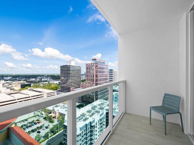 1-bedroom condo for sale in Fort Lauderdale - 350 SE 2nd Street 2280 - MondialRealty