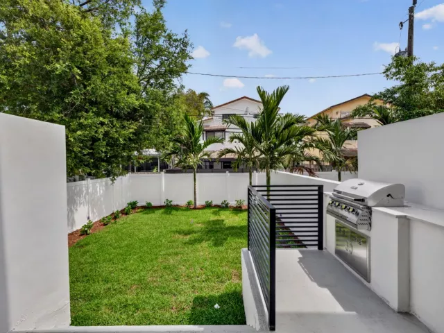 4-bedroom home for sale in Fort Lauderdale - 509 SW 11th Street - MondialRealty