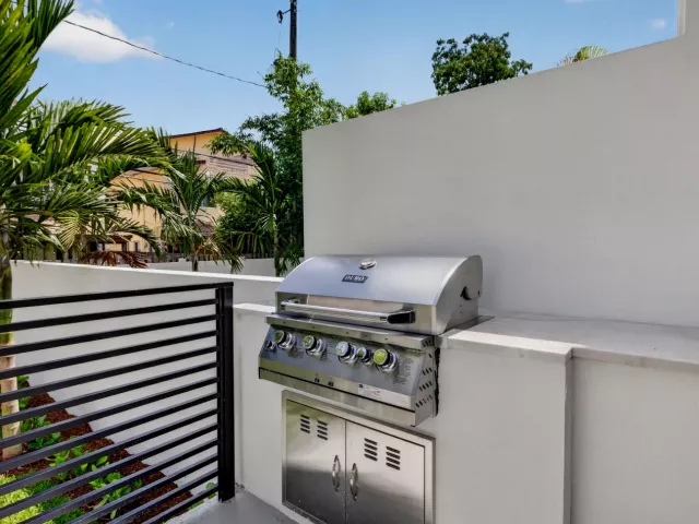 4-bedroom home for sale in Fort Lauderdale - 509 SW 11th Street - MondialRealty
