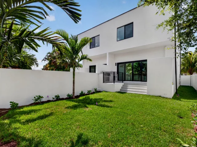 4-bedroom home for sale in Fort Lauderdale - 509 SW 11th Street - MondialRealty