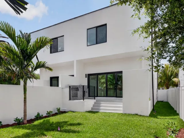 4-bedroom home for sale in Fort Lauderdale - 509 SW 11th Street - MondialRealty