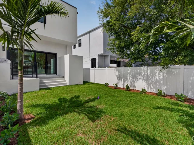 4-bedroom home for sale in Fort Lauderdale - 509 SW 11th Street - MondialRealty