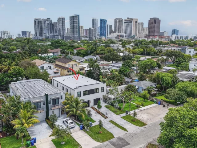 4-bedroom home for sale in Fort Lauderdale - 509 SW 11th Street - MondialRealty