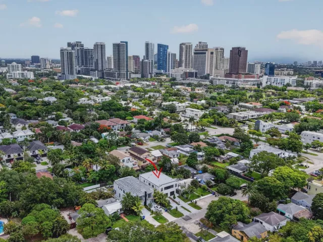 4-bedroom home for sale in Fort Lauderdale - 509 SW 11th Street - MondialRealty