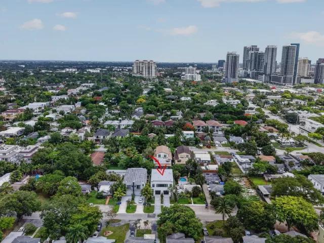 4-bedroom home for sale in Fort Lauderdale - 509 SW 11th Street - MondialRealty