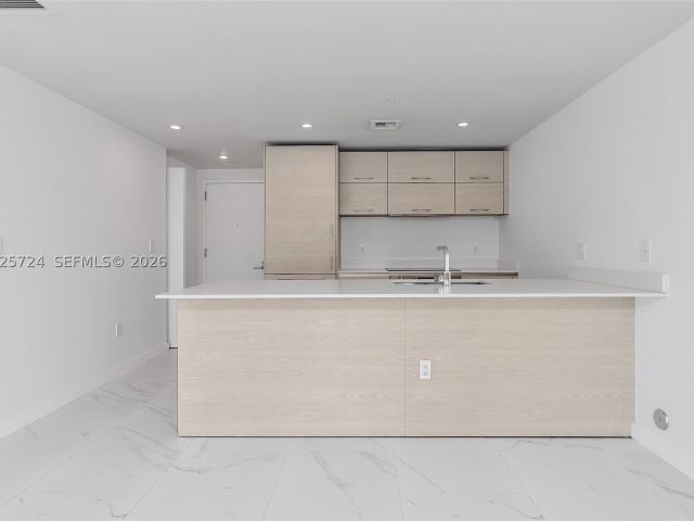 2-bedroom condo for sale in Miami - 1300 S Miami Ave 3211 - MondialRealty
