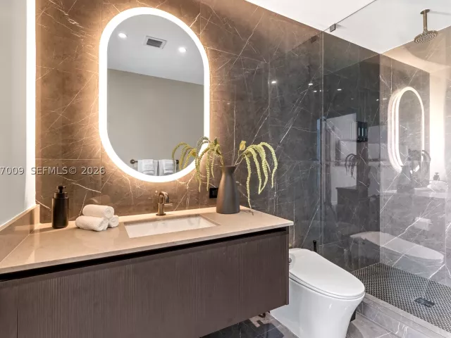 2-bedroom condo for sale in Miami - 20 NE 11th St 2910 - MondialRealty