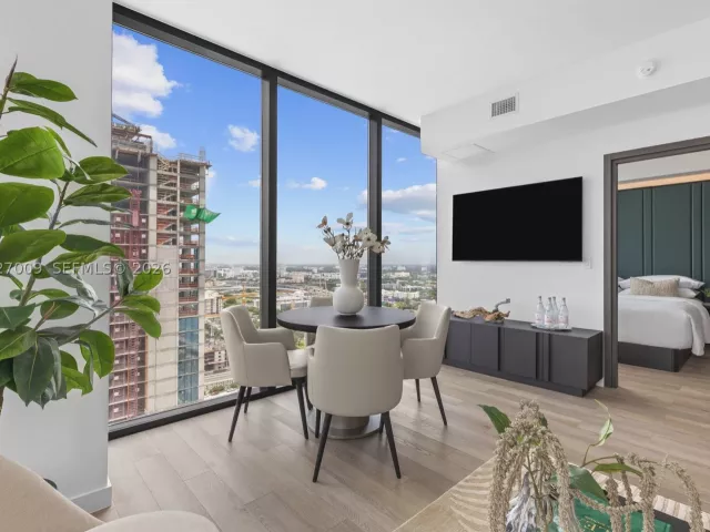 2-bedroom condo for sale in Miami - 20 NE 11th St 2910 - MondialRealty