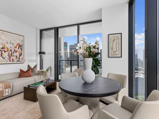 2-bedroom condo for sale in Miami - 20 NE 11th St 2910 - MondialRealty