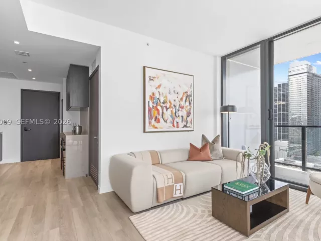 2-bedroom condo for sale in Miami - 20 NE 11th St 2910 - MondialRealty