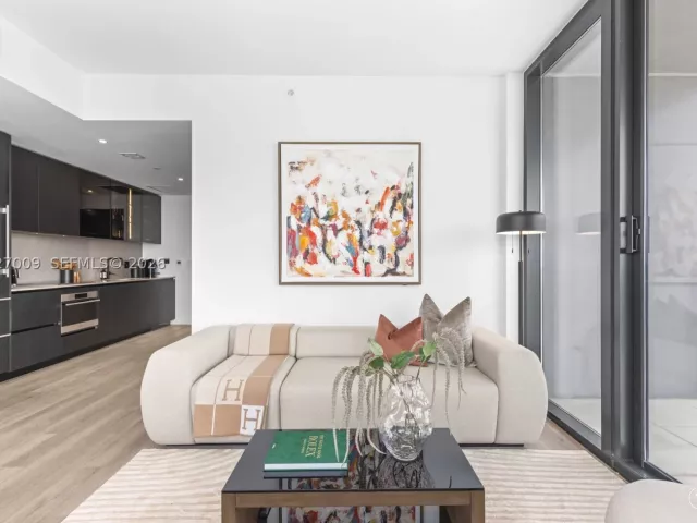 2-bedroom condo for sale in Miami - 20 NE 11th St 2910 - MondialRealty