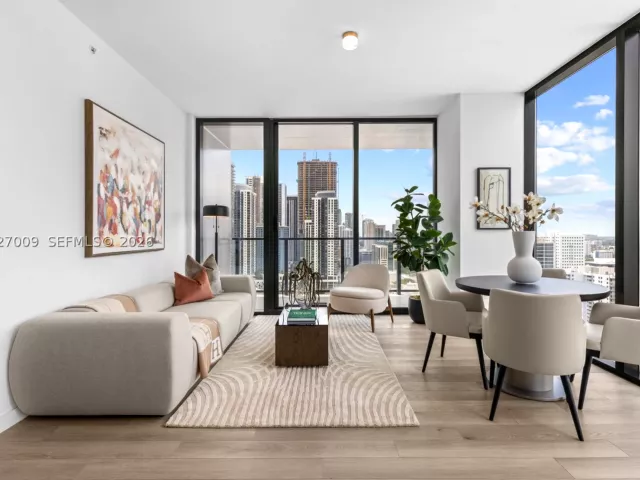 2-bedroom condo for sale in Miami - 20 NE 11th St 2910 - MondialRealty
